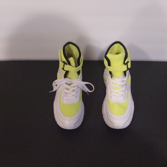Woman's Cape Robbin Yellow Unity Sneaker size 8 - Picture 4 of 6